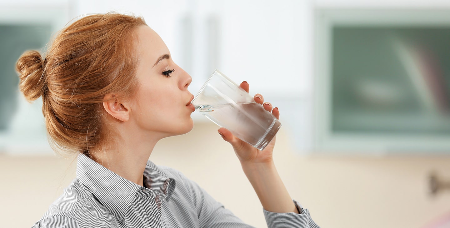 آب قلیایی چیست ؟ آیا این آب برای سلامتی مفید است؟ | تصفیه آب آکواجوی